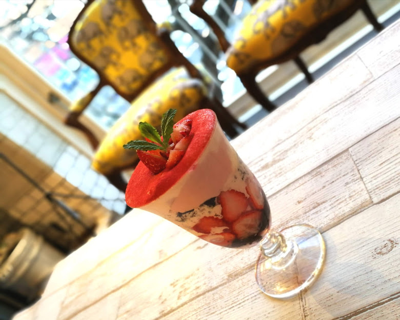 阿倍野の路地裏カフェ 友安製作所 Cafe Bar 阿倍野 期間限定のいちごティラミスパフェで春満喫 大阪ミナミじゃーなる