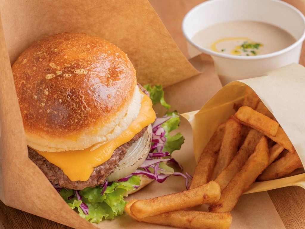 本町でブルターニュの郷土料理 クレープリー エ ビストロ アルモリカ のハンバーガーをテイクアウト 大阪ミナミじゃーなる